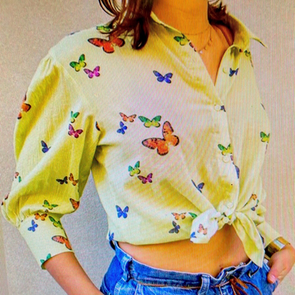 Sundays butterfly top in spring yellow. Size 1. EUC